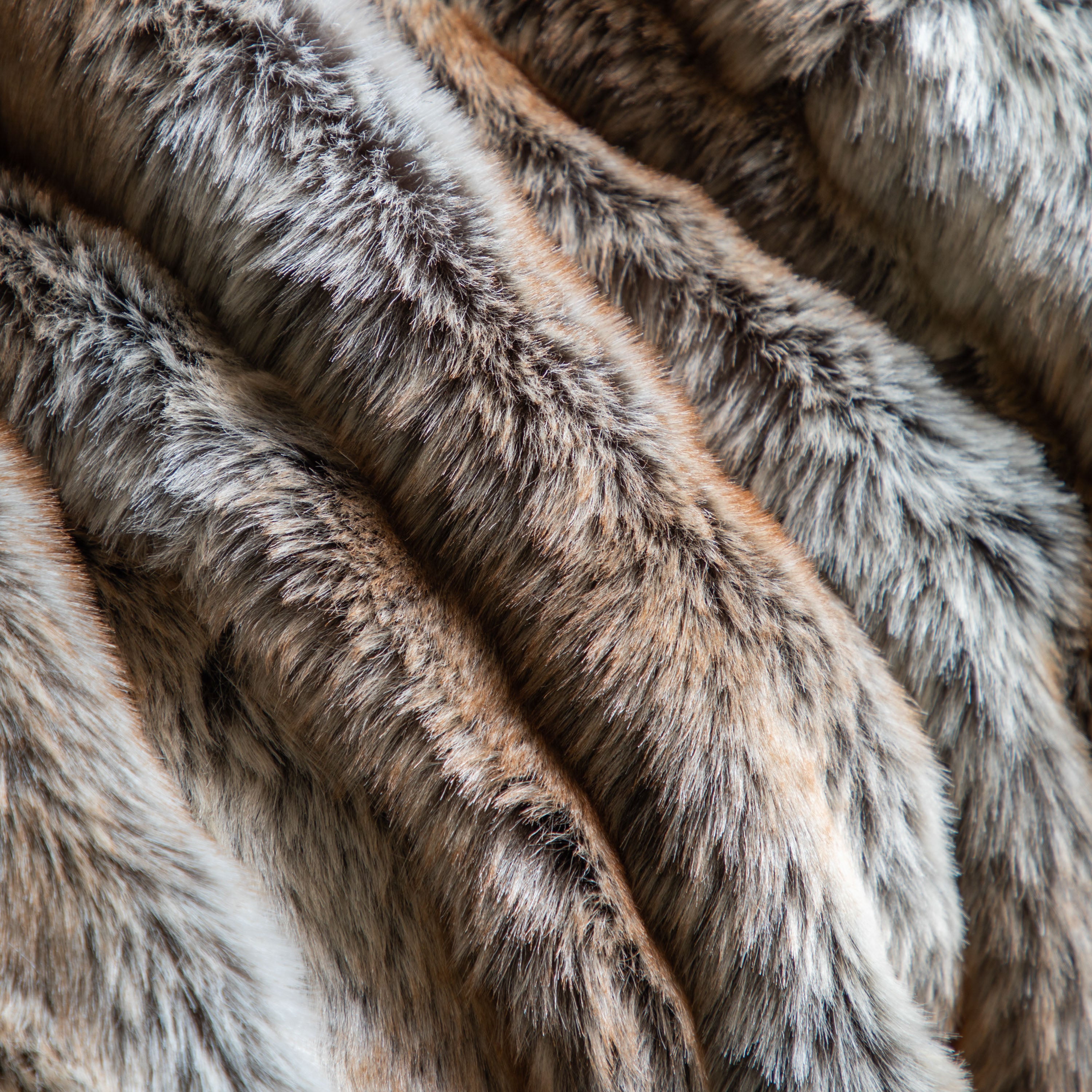 Husky Faux Fur Throw Premium